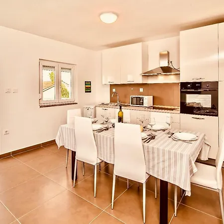 Bura Semesterbostad Vrbnik (Primorje-Gorski Kotar)