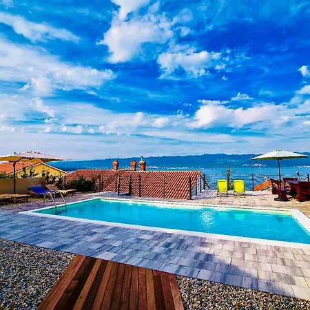 Holiday home Bura Vrbnik (Primorje-Gorski Kotar)