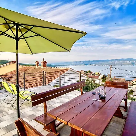 Bura Semesterbostad Vrbnik (Primorje-Gorski Kotar)