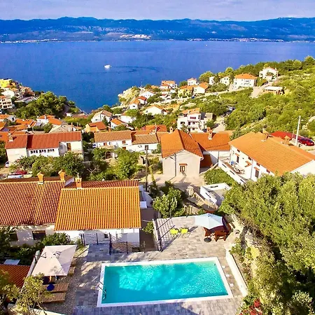 Bura Holiday home