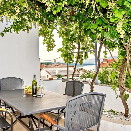 Semesterbostad Bura *